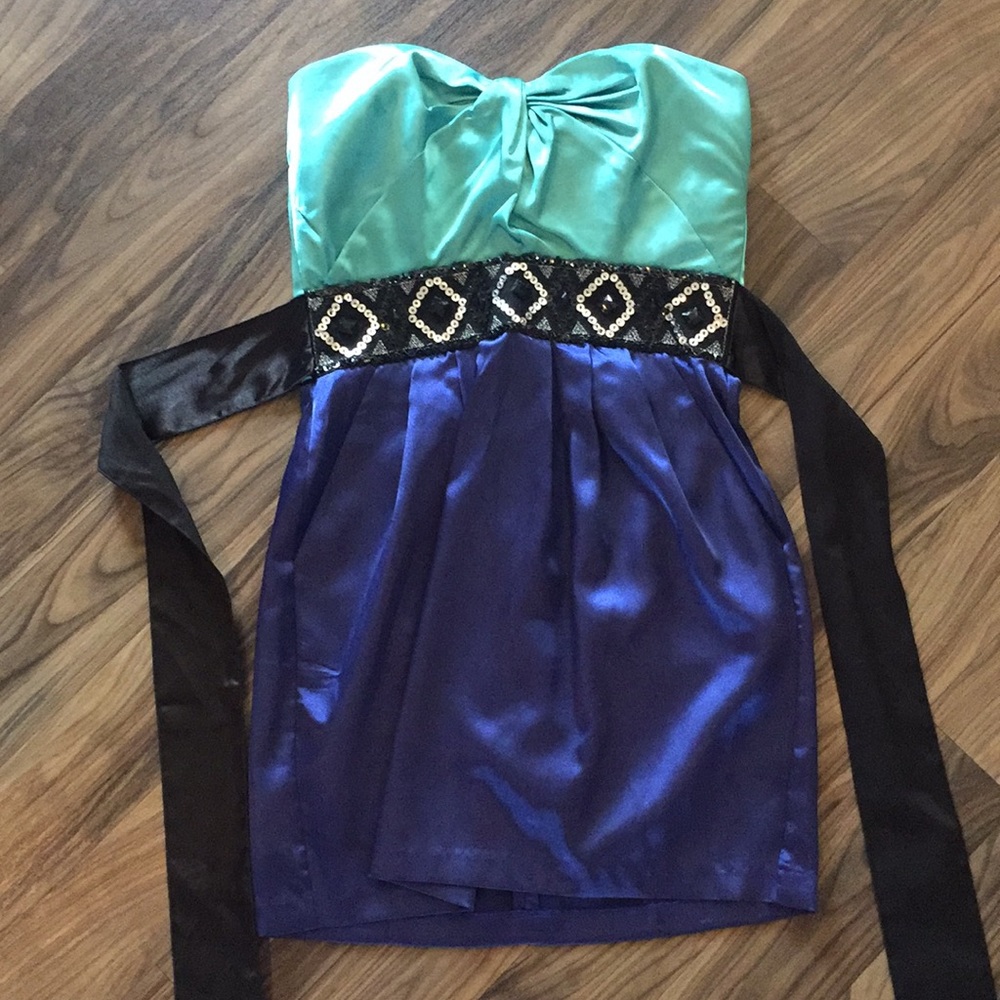 Dress perfect for weddings and homecoming